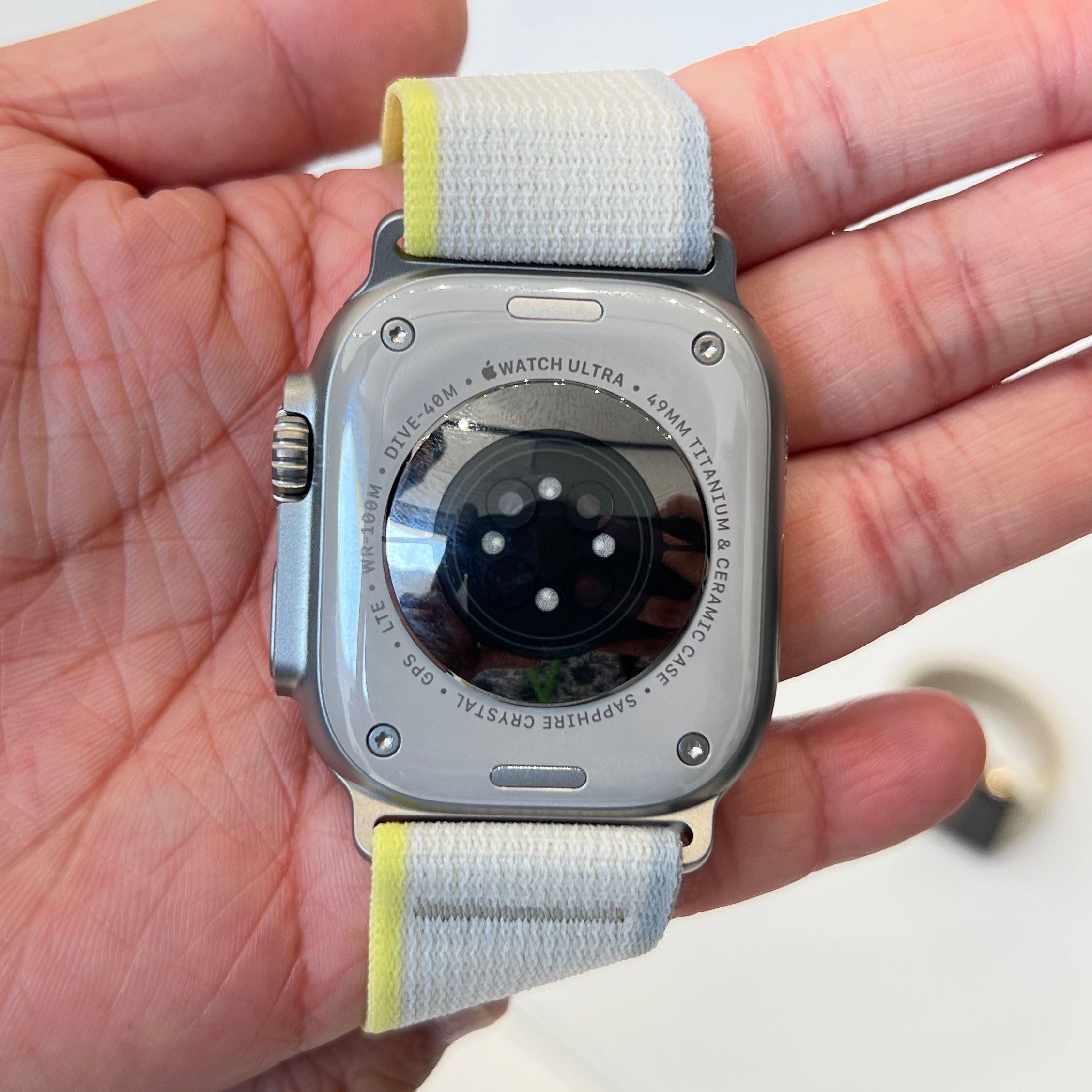 Apple watch Ultra. Эпл вотч ультра мини. Apple watch 8 45mm Ultra. Apple watch 8 Ultra 49mm. Часы ощущается как